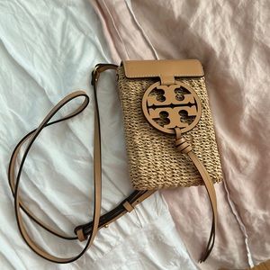 Like new condition Tory Burch crossbody